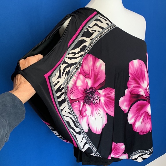 Boston Proper cold shoulder top - Picture 2 of 5